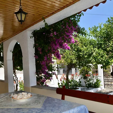 Holiday home τhanos House *